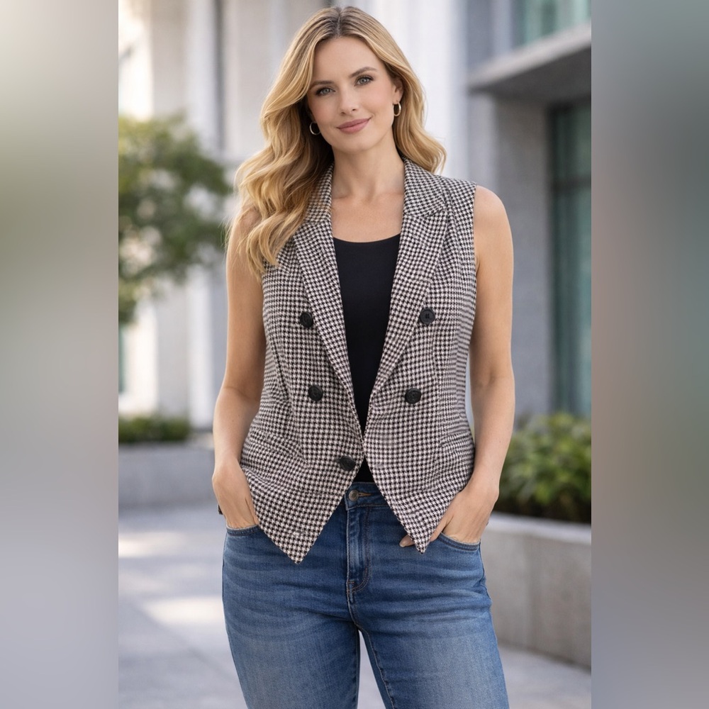 Torrid Black and White Houndstooth Vest. Size 2X. Stretchy
